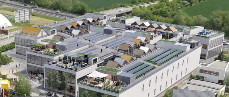 Draufsicht auf das moderne Bauzentrum Blaue Lagune mit Showrooms, Gründächern, Solaranlagen und dem 'WELLCOM'-Schild.